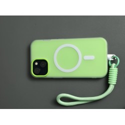 Накладка силиконовая матовая Magsafe с бархатом внутри + шнурок для iPhone 16, светло-зеленый
